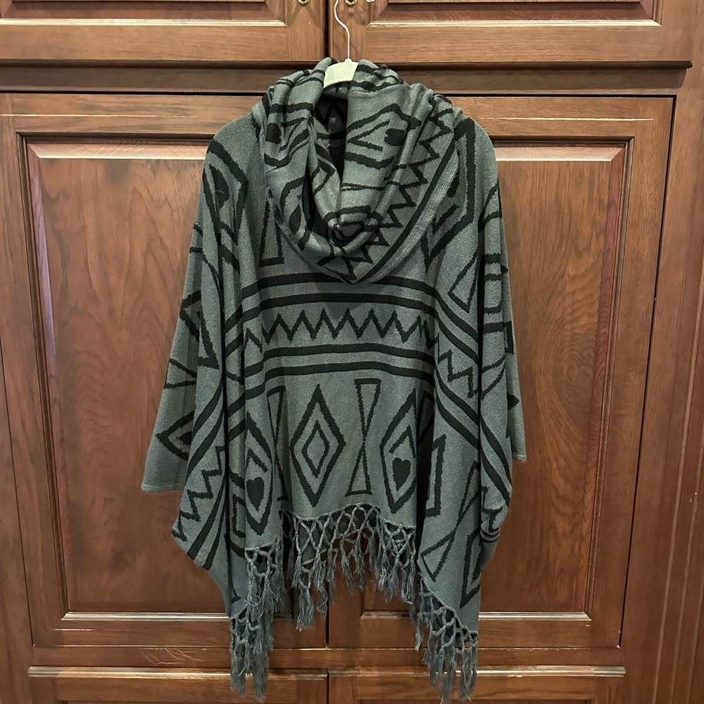 Cowl neck poncho O/S